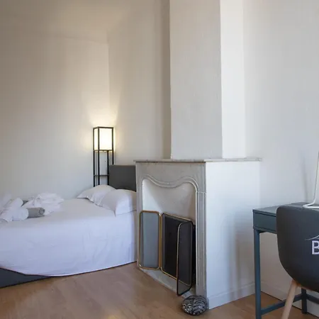 Beautiful Place Nationale In Old Town *