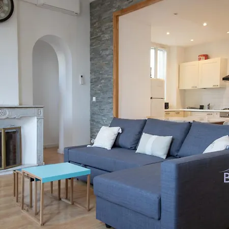 Beautiful Place Nationale In Old Town *